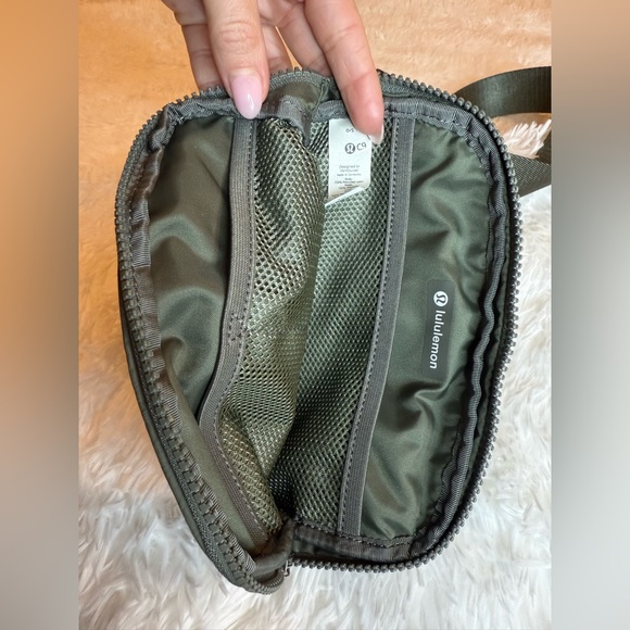 Lululemon Dark Green With Gold Hardware Belt Bag - Picture 4 of 4
